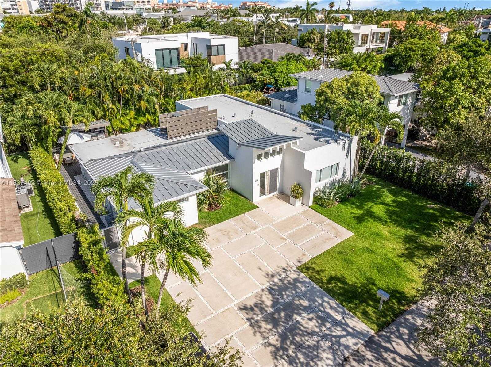 Small Image of 475 WOODCREST RD, Key Biscayne Number 60