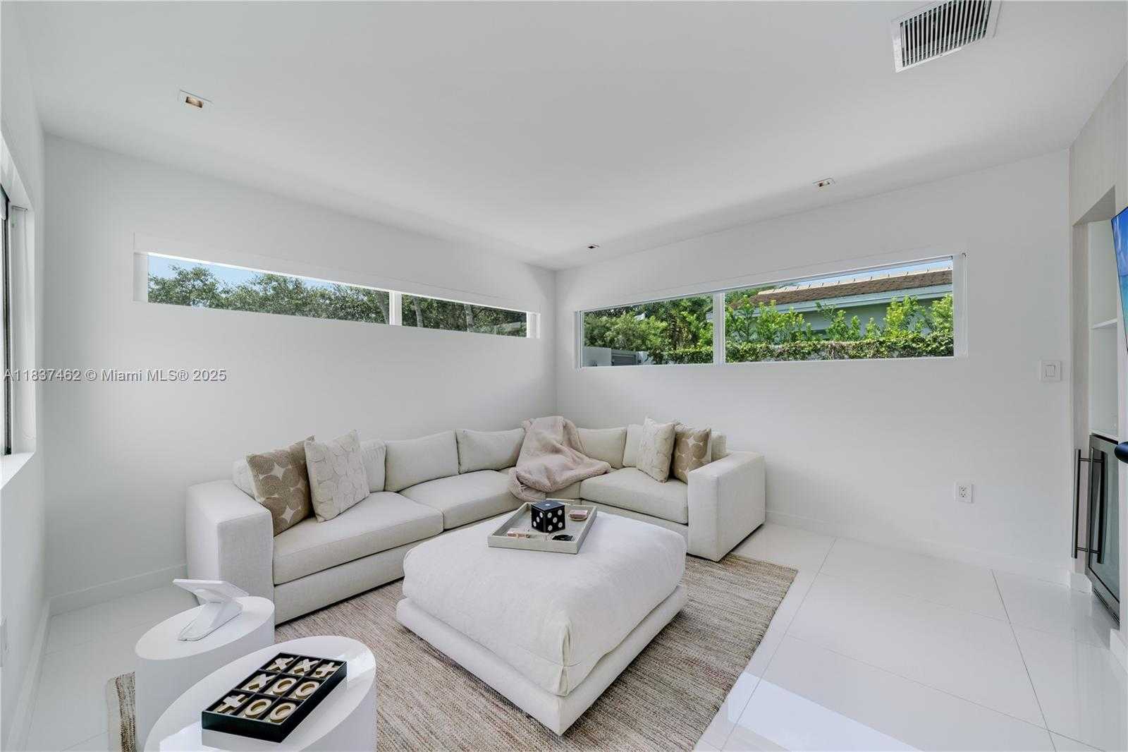 Small Image of 475 WOODCREST RD, Key Biscayne Number 7