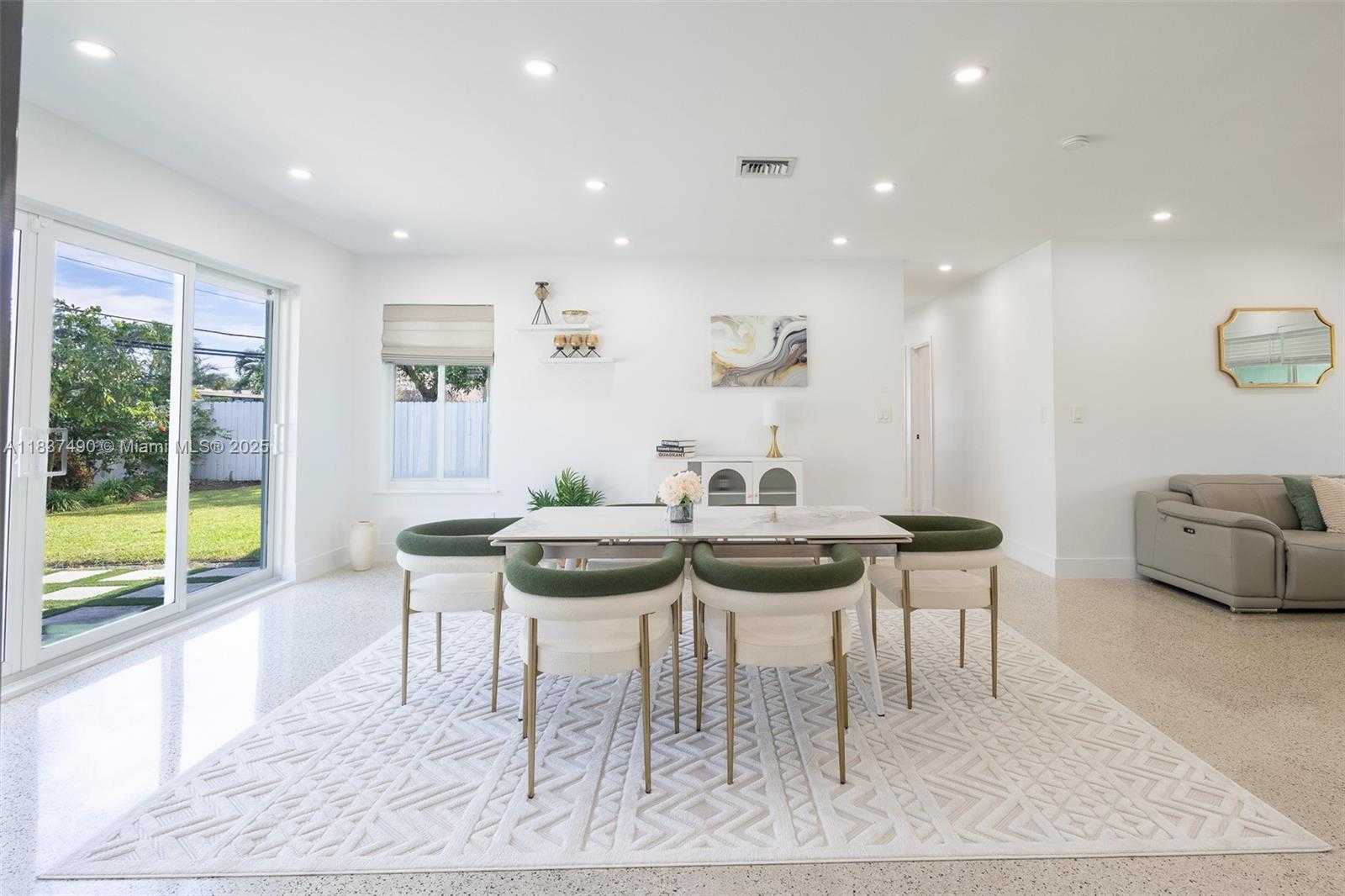 Small Image of 121 SOUTH EAST 7TH ST, Pompano Beach Number 12
