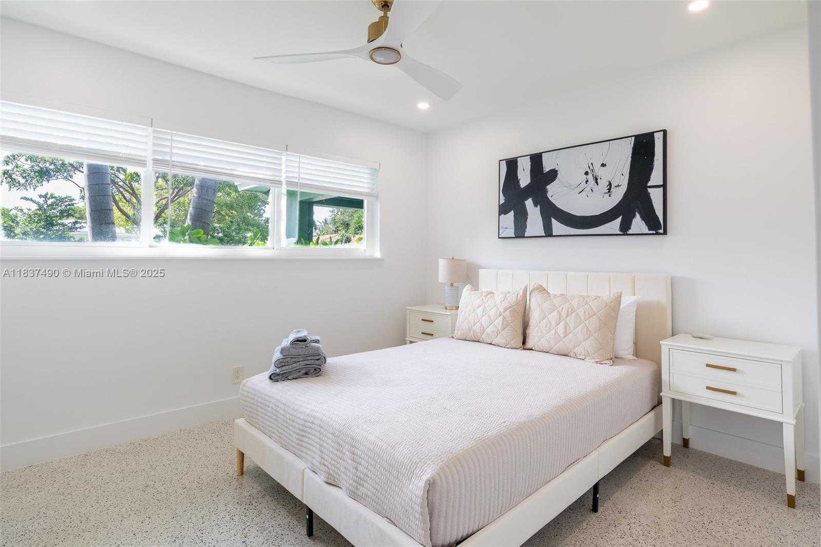 Small Image of 121 SOUTH EAST 7TH ST, Pompano Beach Number 17