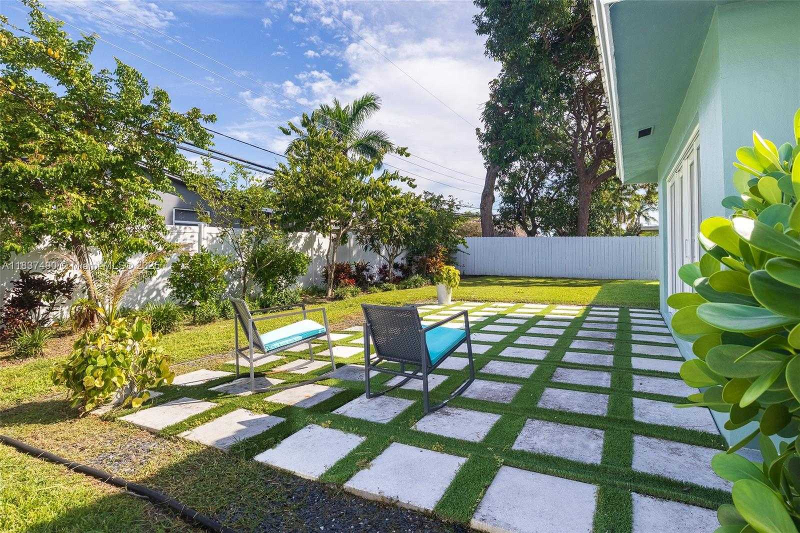 Small Image of 121 SOUTH EAST 7TH ST, Pompano Beach Number 2