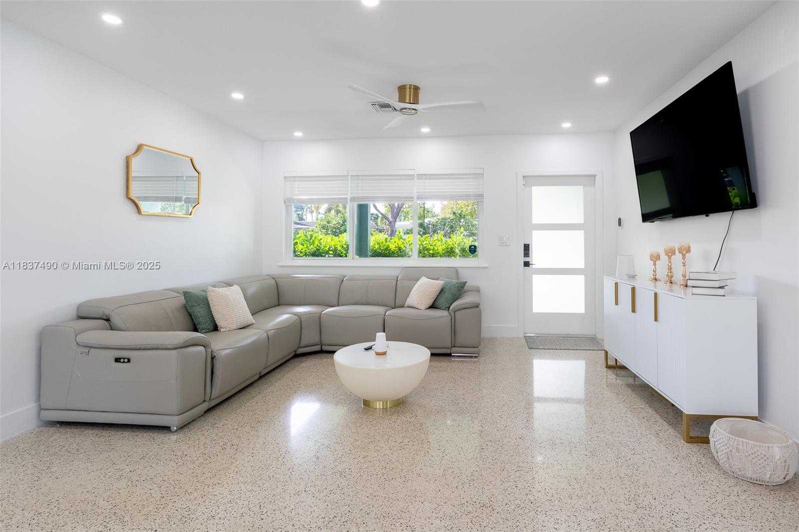 Small Image of 121 SOUTH EAST 7TH ST, Pompano Beach Number 5