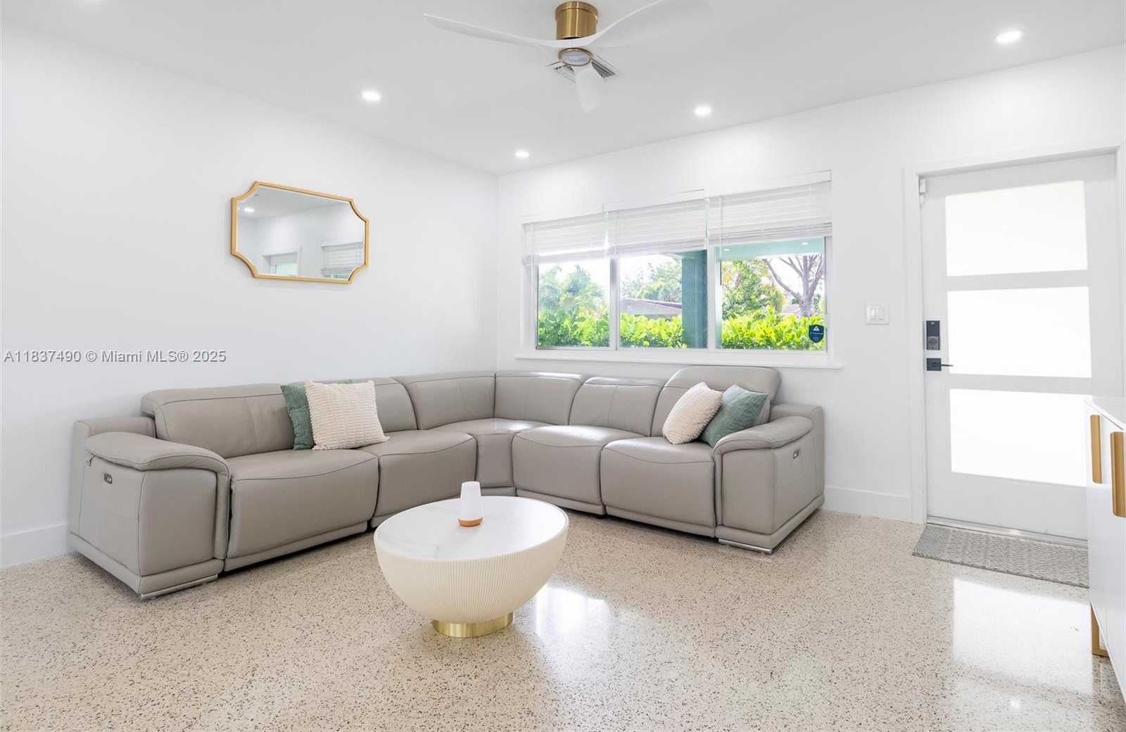 Small Image of 121 SOUTH EAST 7TH ST, Pompano Beach Number 6