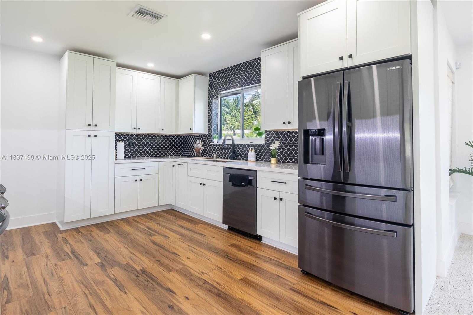 Small Image of 121 SOUTH EAST 7TH ST, Pompano Beach Number 7