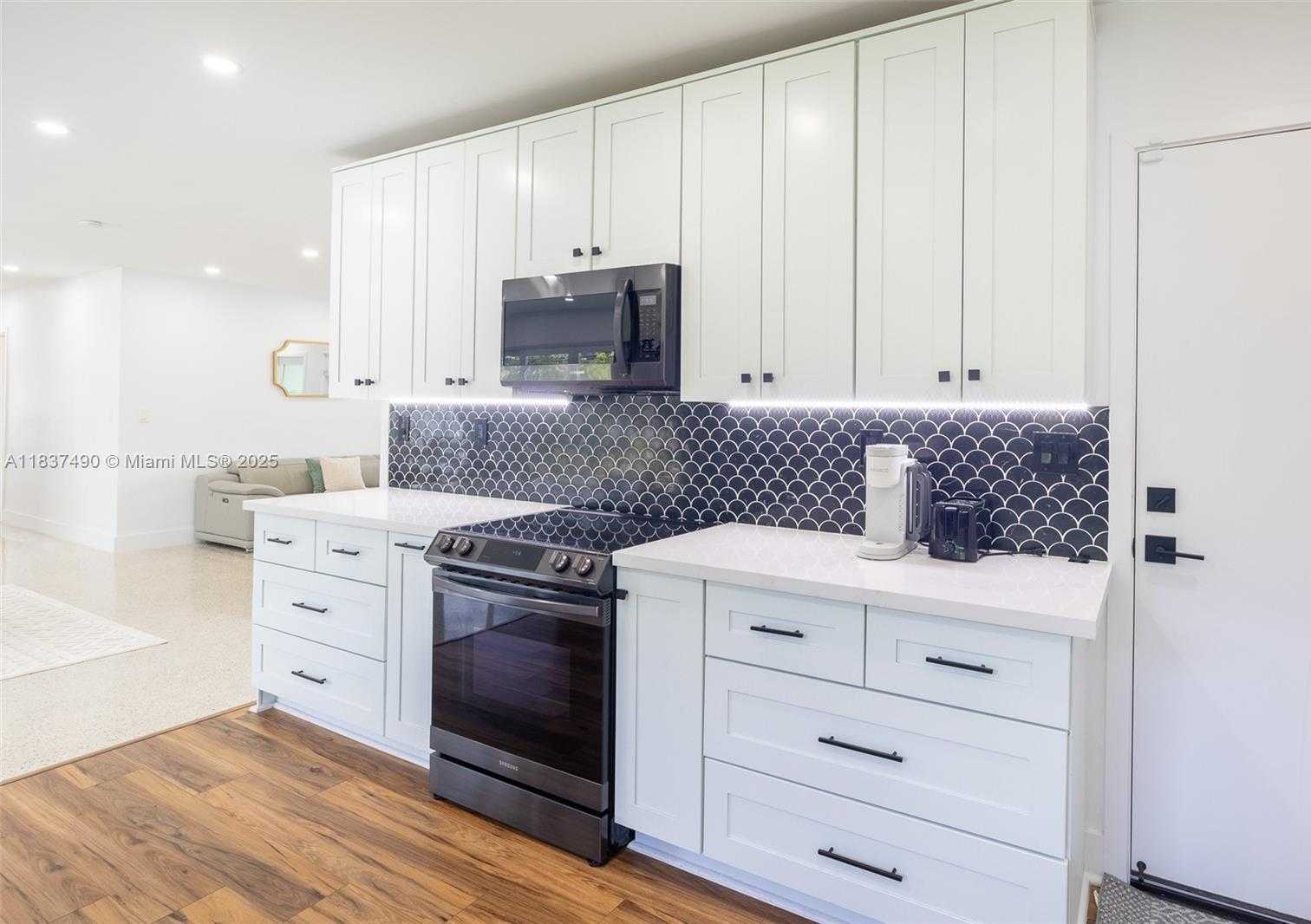 Small Image of 121 SOUTH EAST 7TH ST, Pompano Beach Number 9