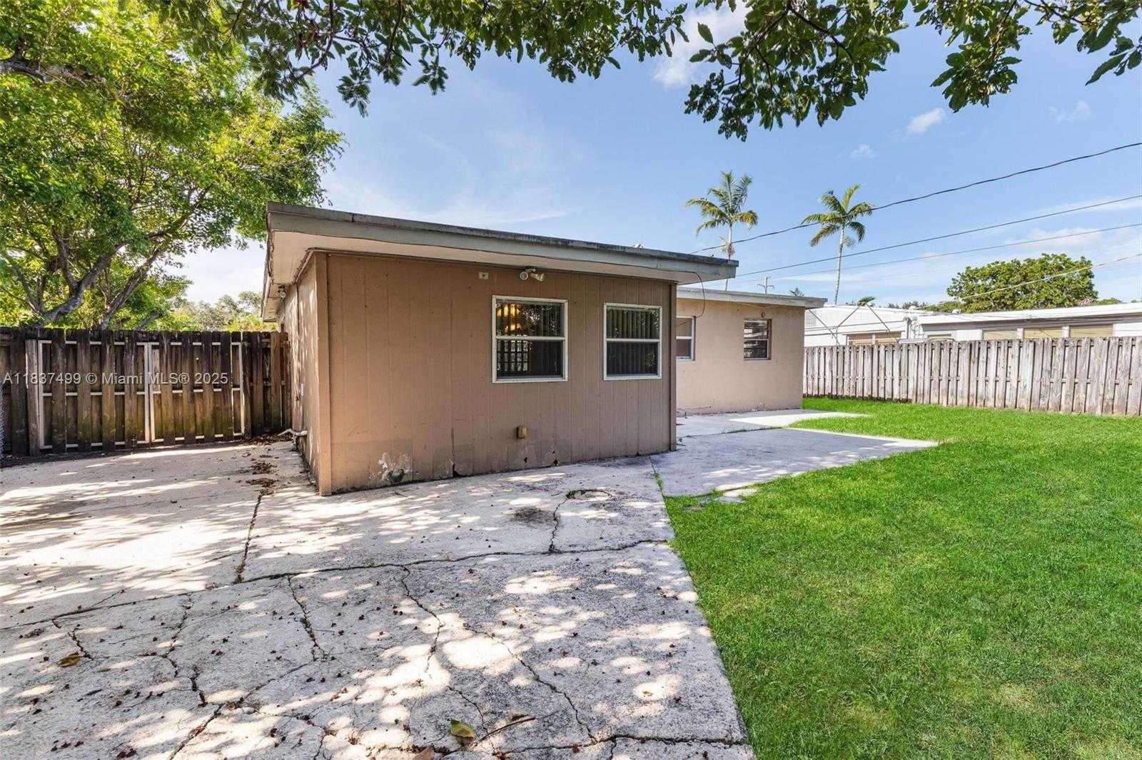 Small Image of 6416 NORTH GRANT ST, Hollywood Number 27