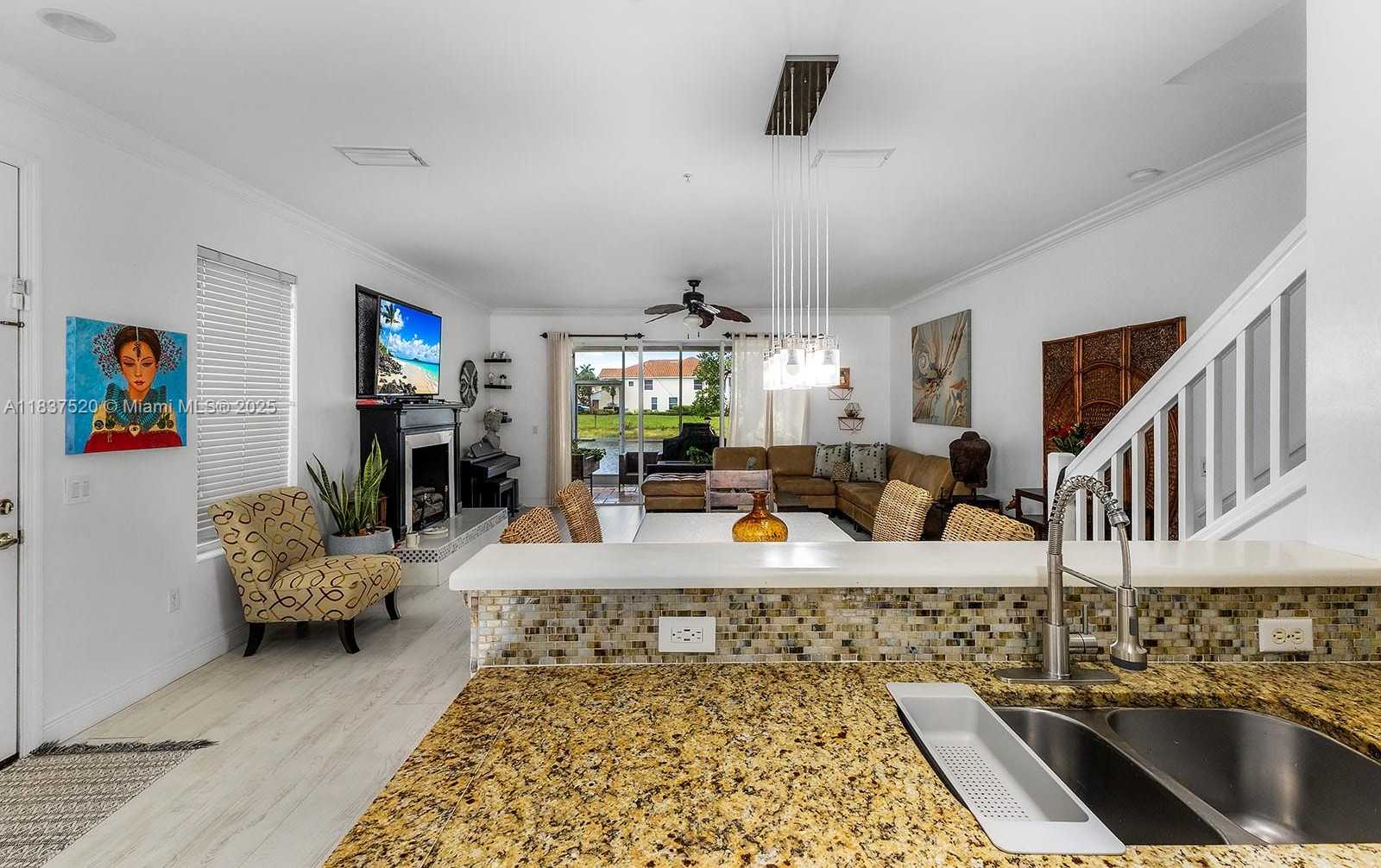 Small Image of 1064 HAMPTON CIR #54, Other City - In The State Of Florida Number 11