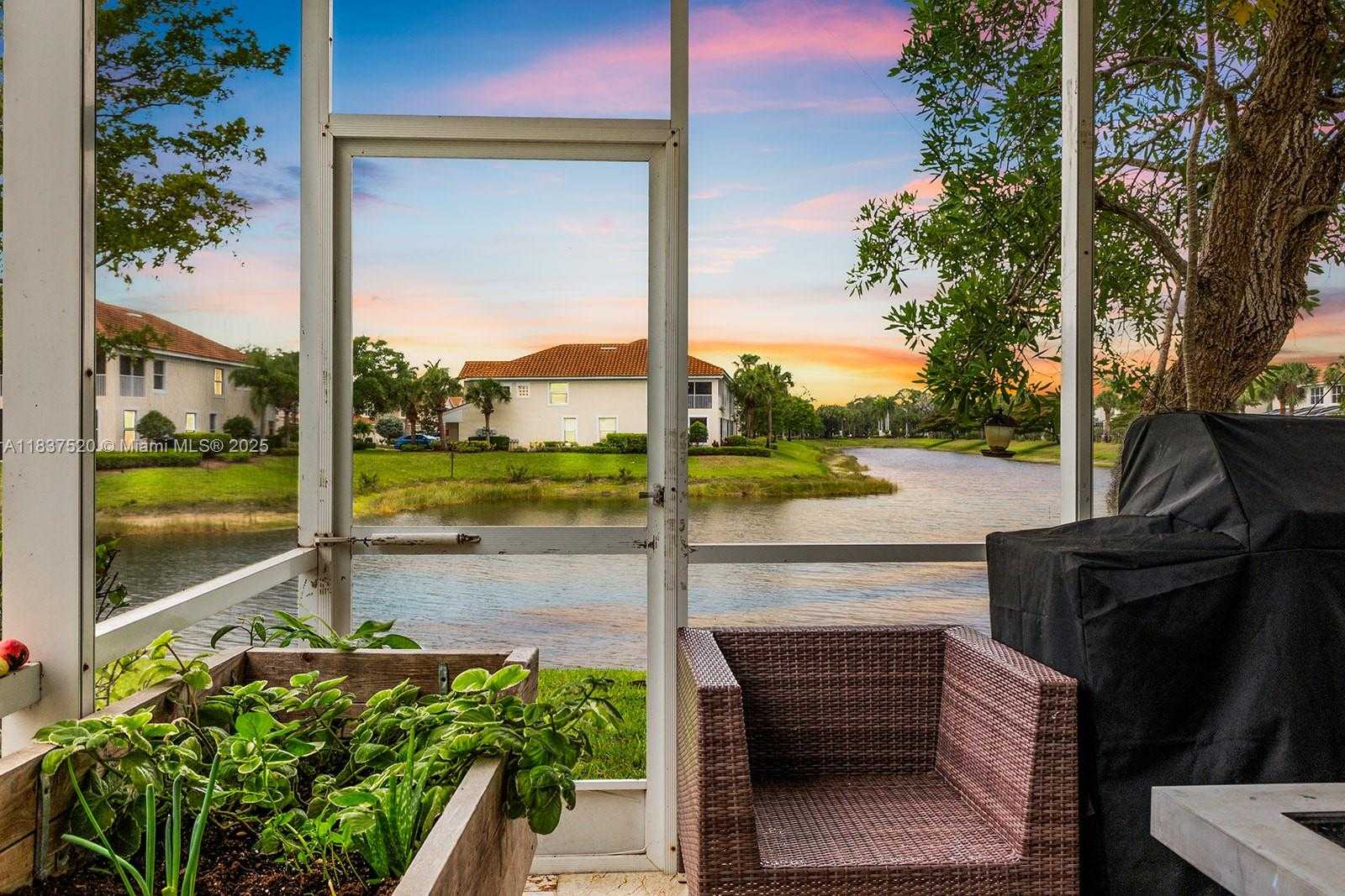 Small Image of 1064 HAMPTON CIR #54, Other City - In The State Of Florida Number 13