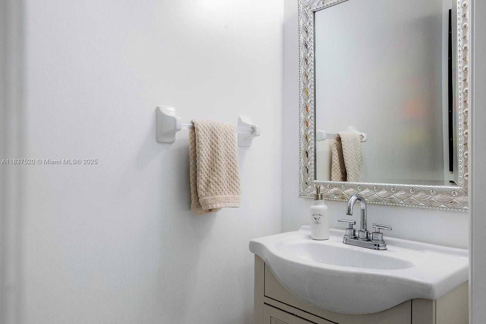 Small Image of 1064 HAMPTON CIR #54, Other City - In The State Of Florida Number 14