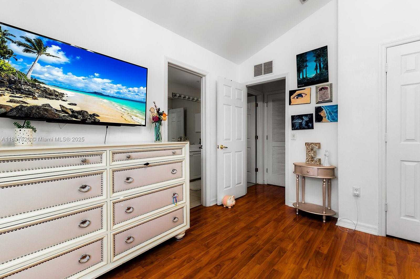 Small Image of 1064 HAMPTON CIR #54, Other City - In The State Of Florida Number 23