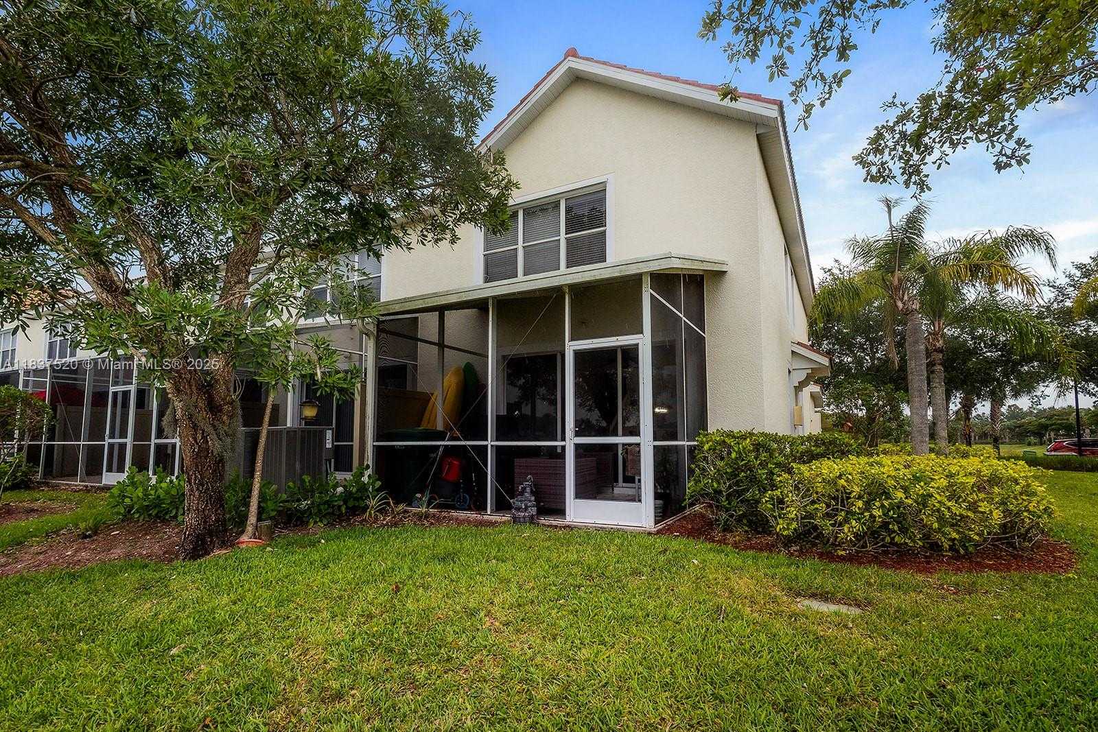 Small Image of 1064 HAMPTON CIR #54, Other City - In The State Of Florida Number 27