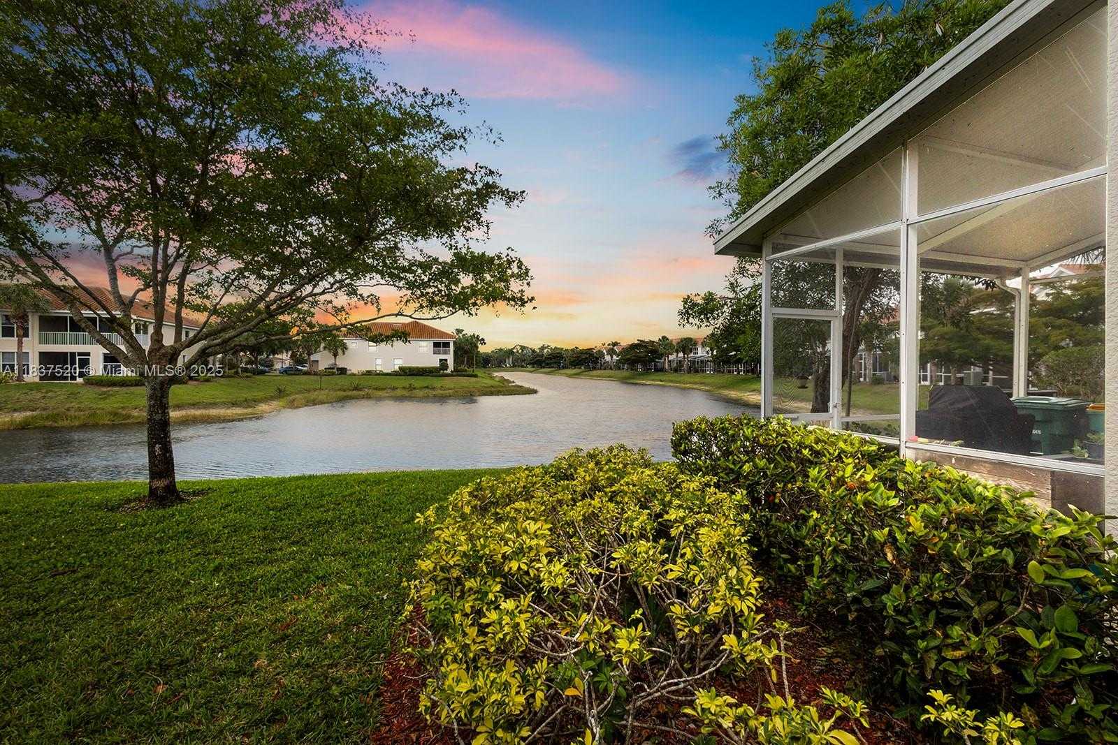 Small Image of 1064 HAMPTON CIR #54, Other City - In The State Of Florida Number 28