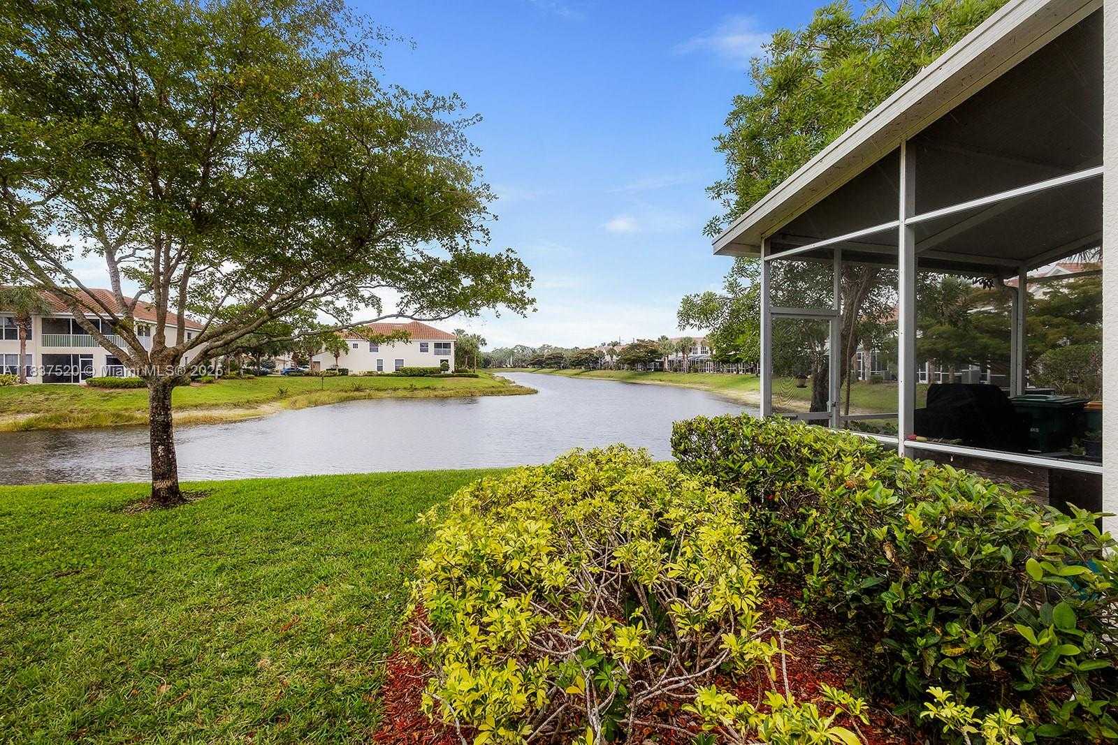 Small Image of 1064 HAMPTON CIR #54, Other City - In The State Of Florida Number 30