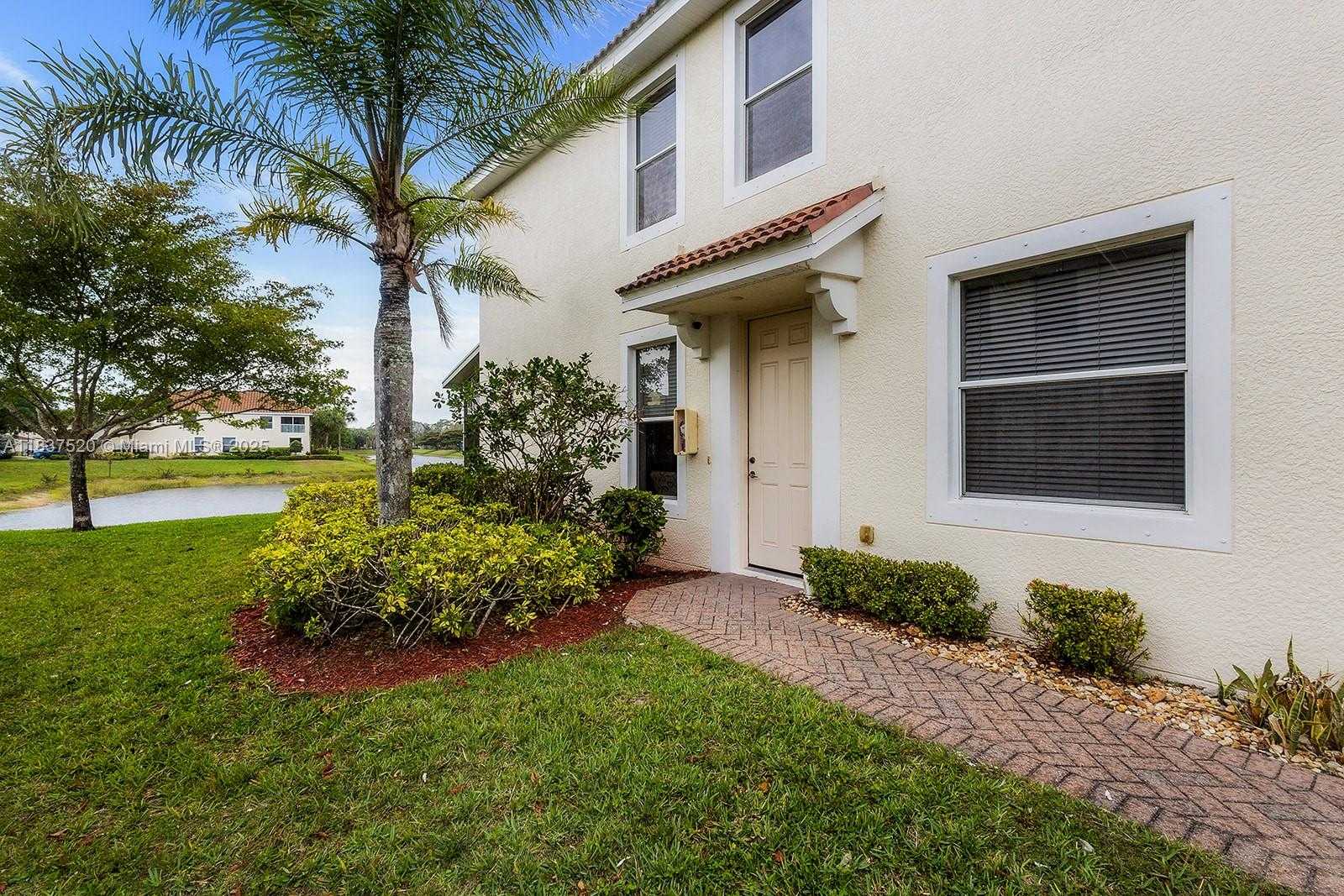 Small Image of 1064 HAMPTON CIR #54, Other City - In The State Of Florida Number 31