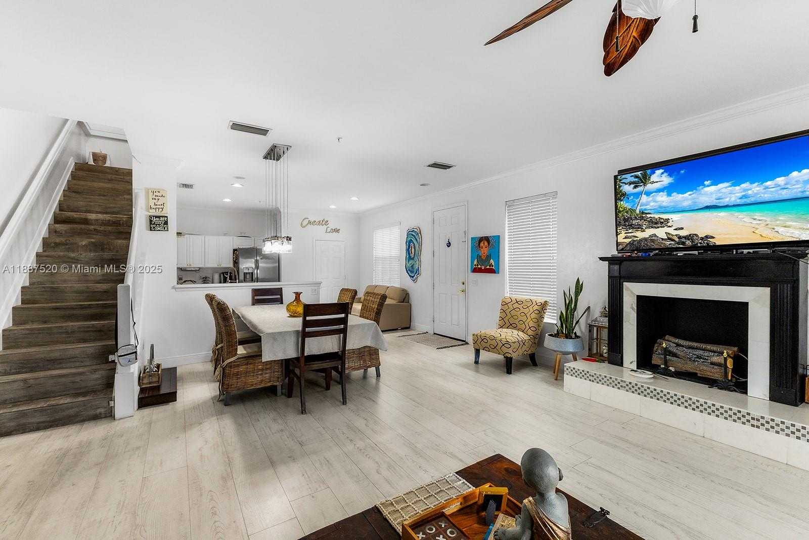 Small Image of 1064 HAMPTON CIR #54, Other City - In The State Of Florida Number 7