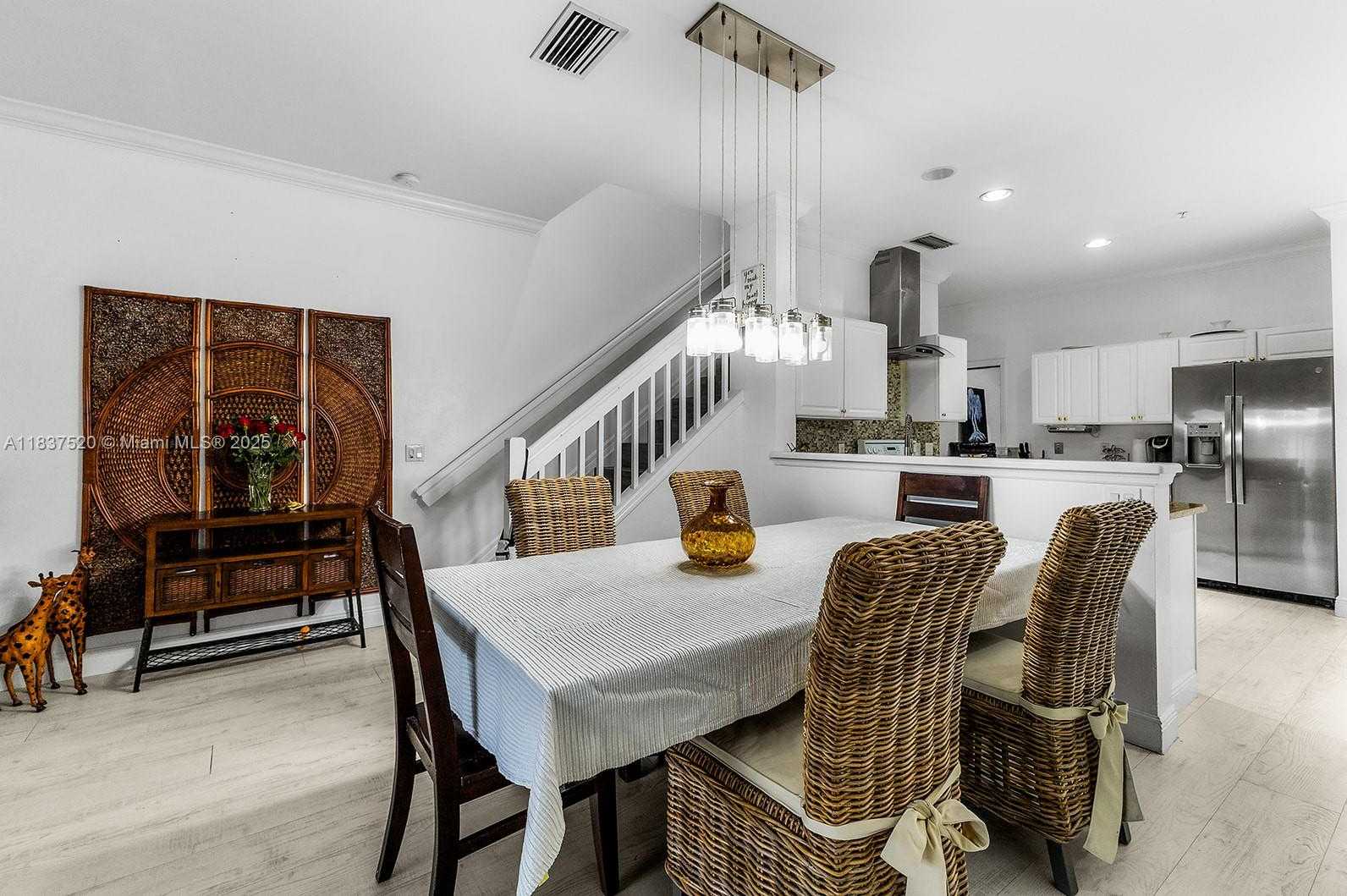 Small Image of 1064 HAMPTON CIR #54, Other City - In The State Of Florida Number 8