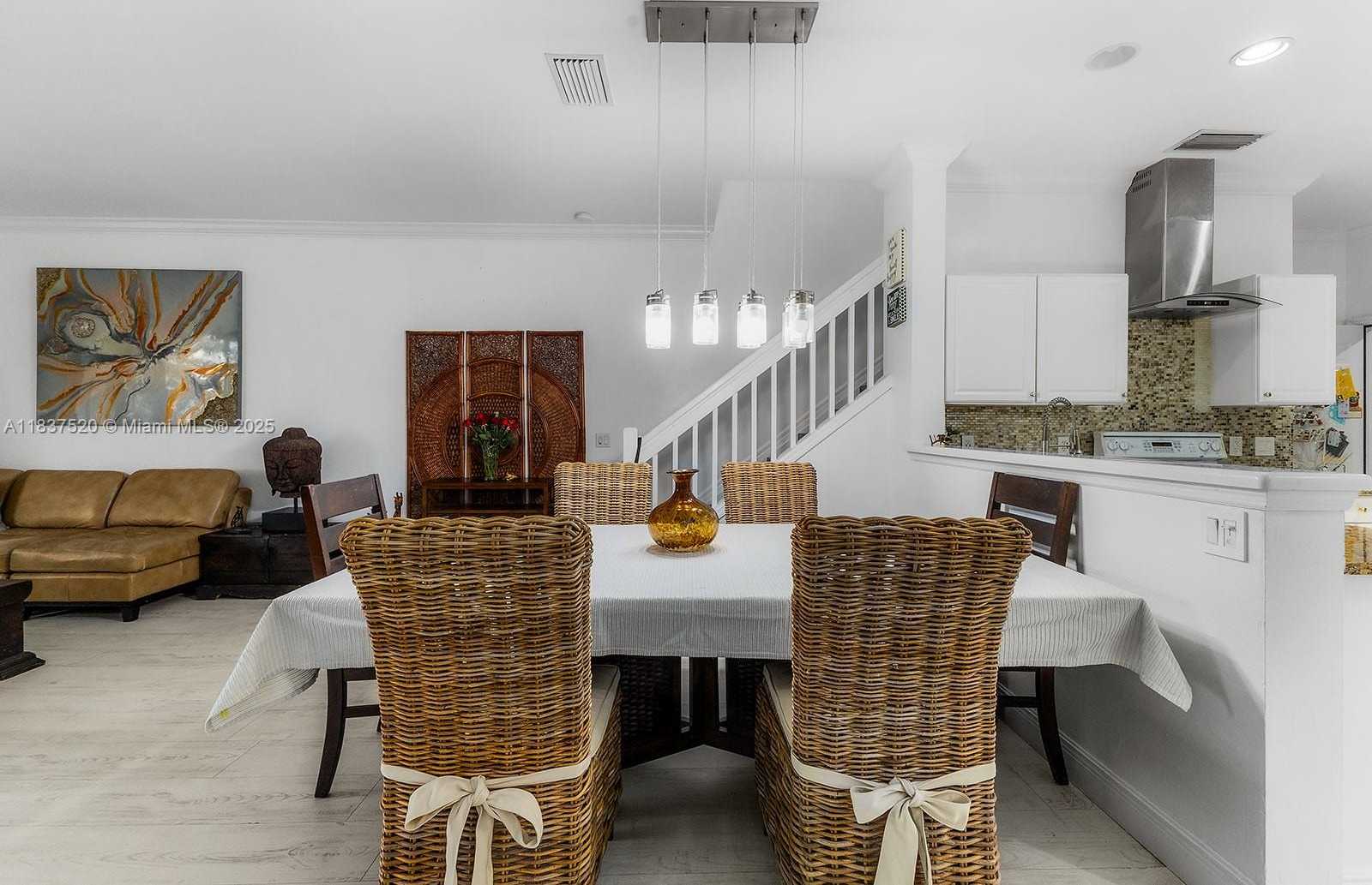 Small Image of 1064 HAMPTON CIR #54, Other City - In The State Of Florida Number 9