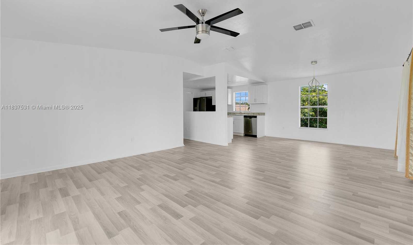 Small Image of 1106 HARBOR DR, Fort Myers Number 10