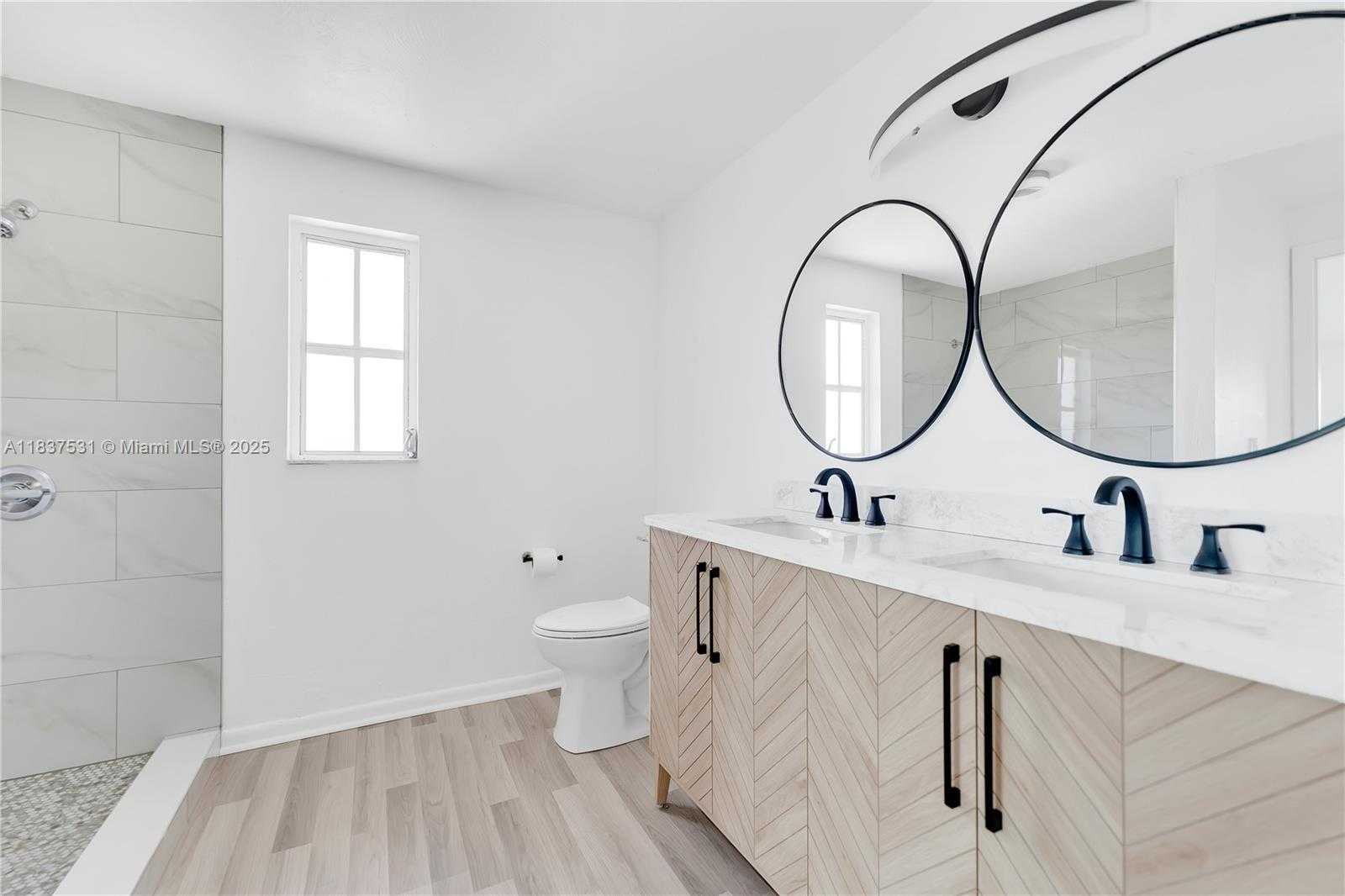 Small Image of 1106 HARBOR DR, Fort Myers Number 15