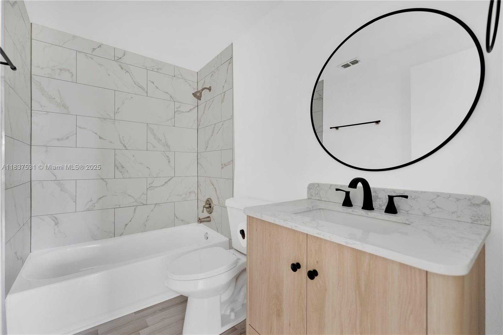 Small Image of 1106 HARBOR DR, Fort Myers Number 17