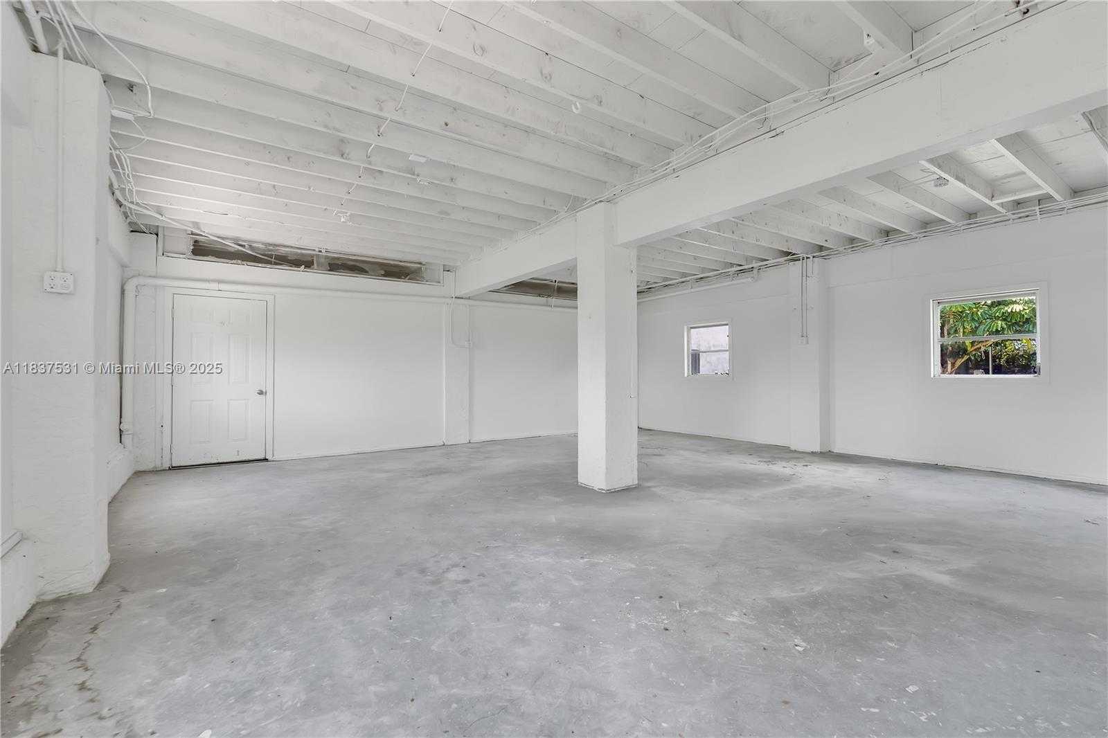 Small Image of 1106 HARBOR DR, Fort Myers Number 20