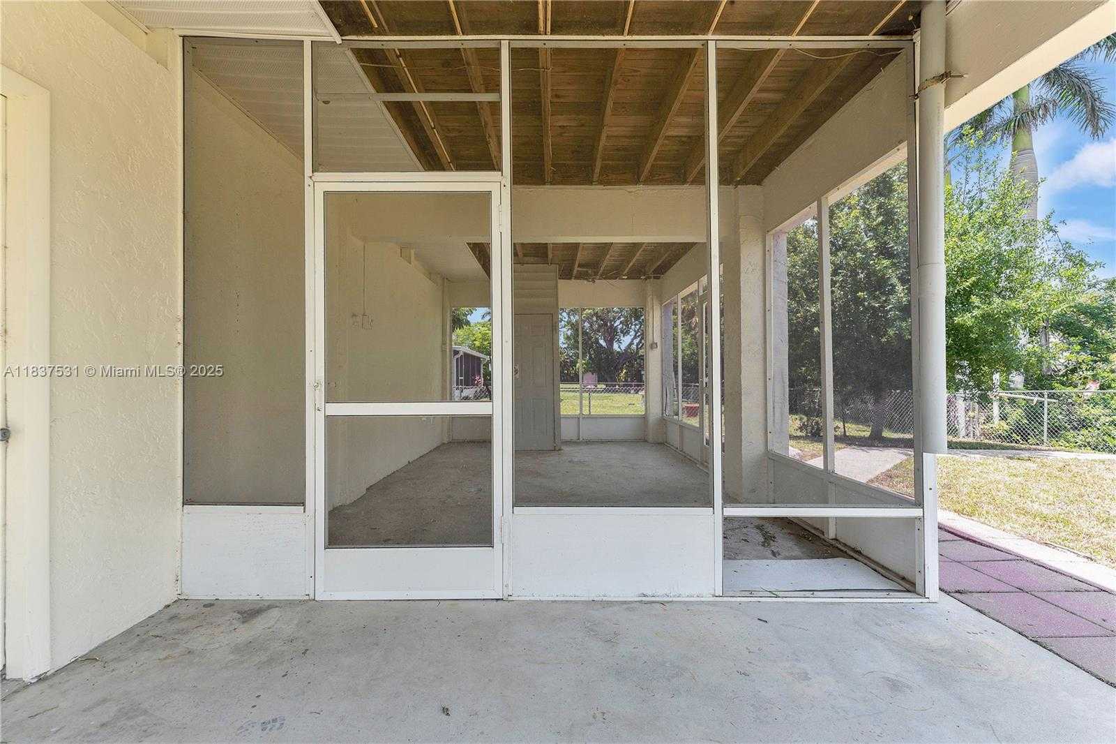 Small Image of 1106 HARBOR DR, Fort Myers Number 23