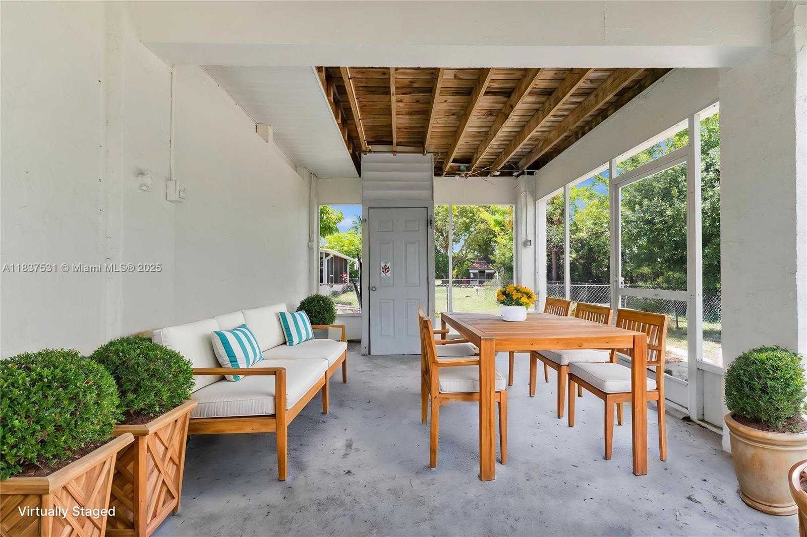 Small Image of 1106 HARBOR DR, Fort Myers Number 24