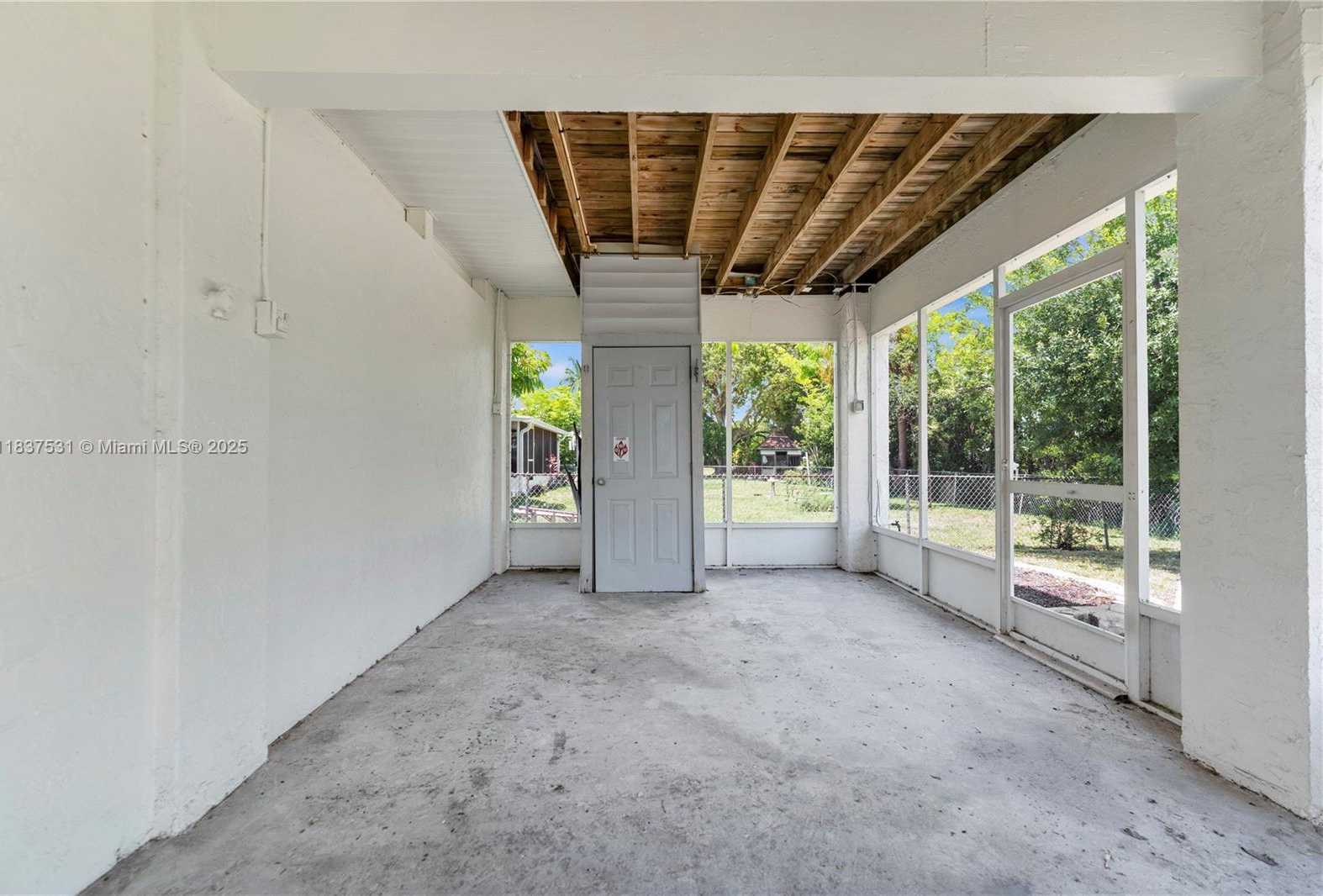 Small Image of 1106 HARBOR DR, Fort Myers Number 25