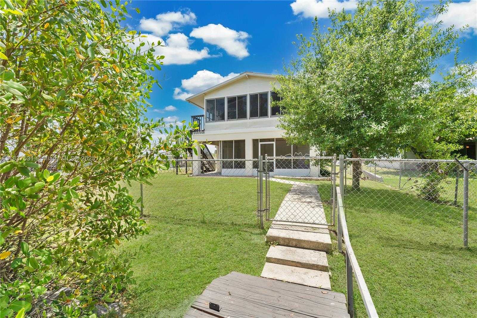 Small Image of 1106 HARBOR DR, Fort Myers Number 26