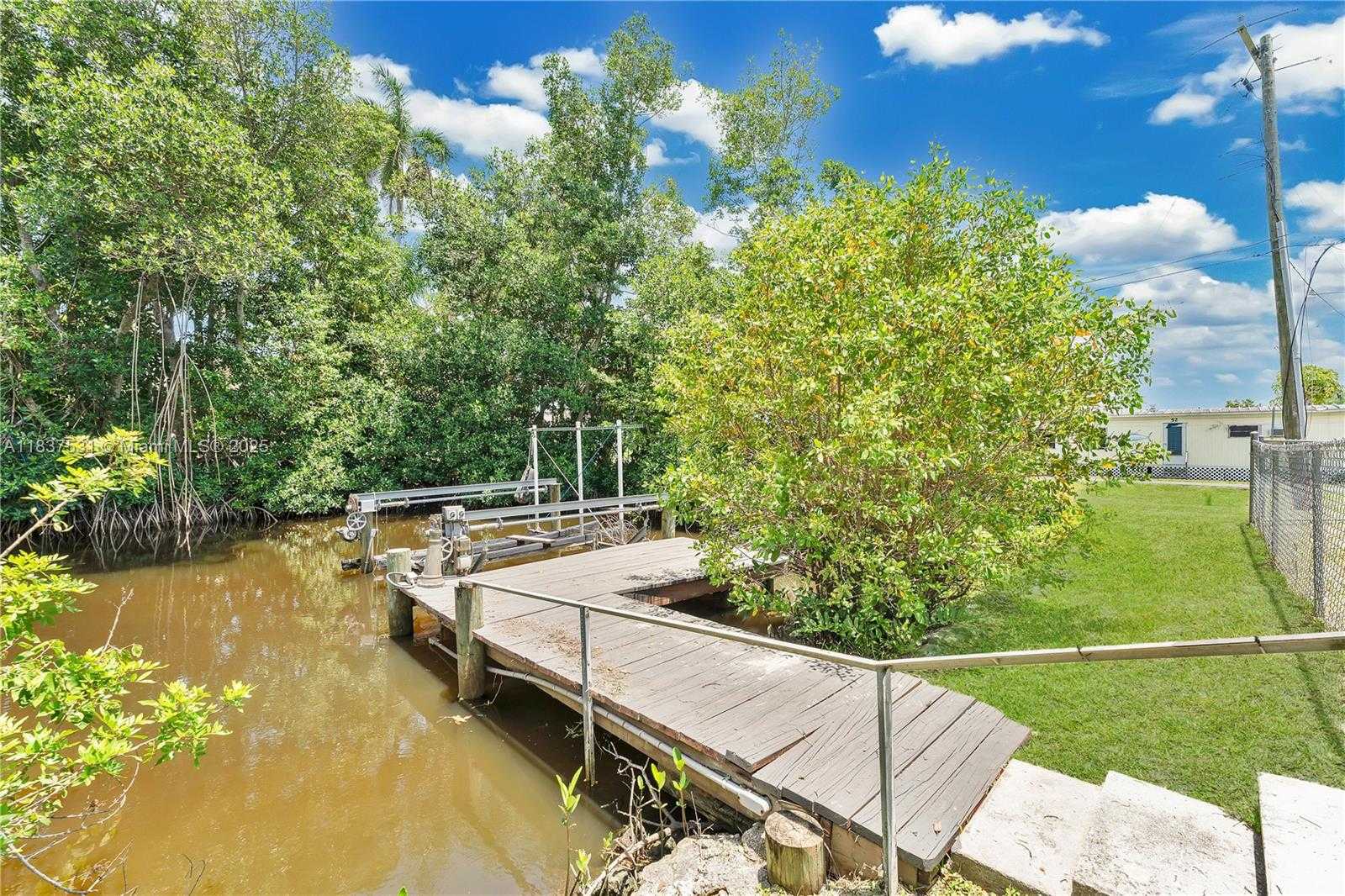 Small Image of 1106 HARBOR DR, Fort Myers Number 28