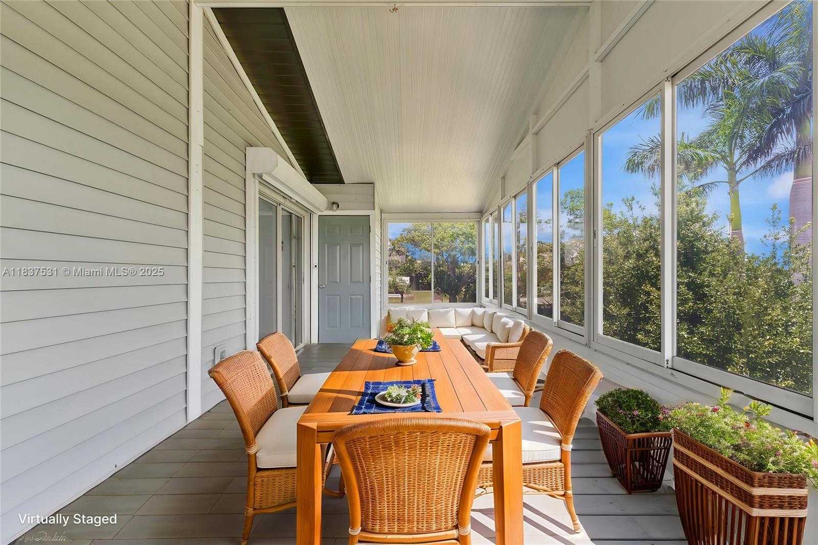 Small Image of 1106 HARBOR DR, Fort Myers Number 6