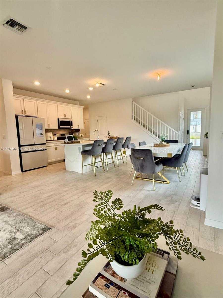Small Image of 4468 SPRUCE LN, Oakland Park Number 11
