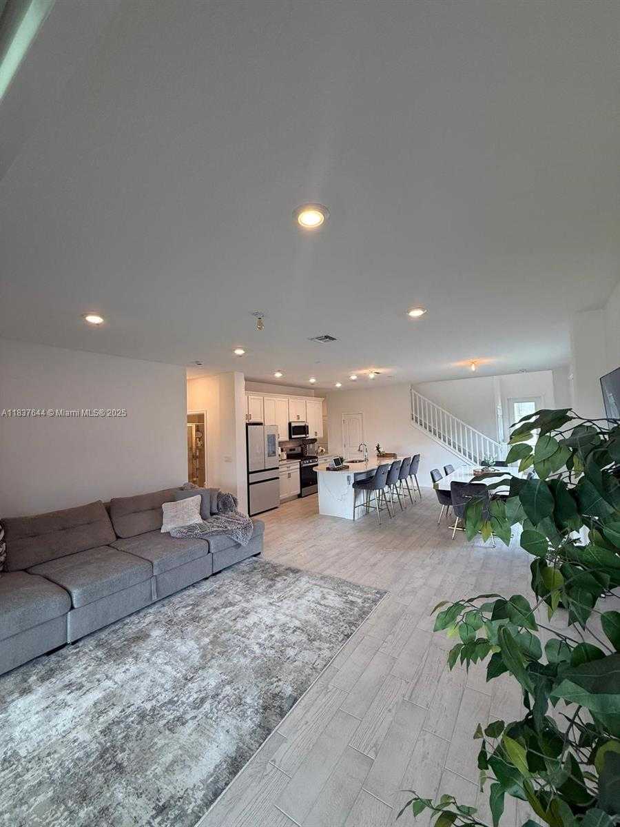 Small Image of 4468 SPRUCE LN, Oakland Park Number 14