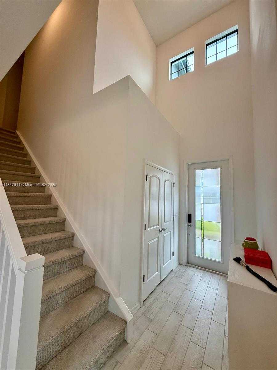 Small Image of 4468 SPRUCE LN, Oakland Park Number 16