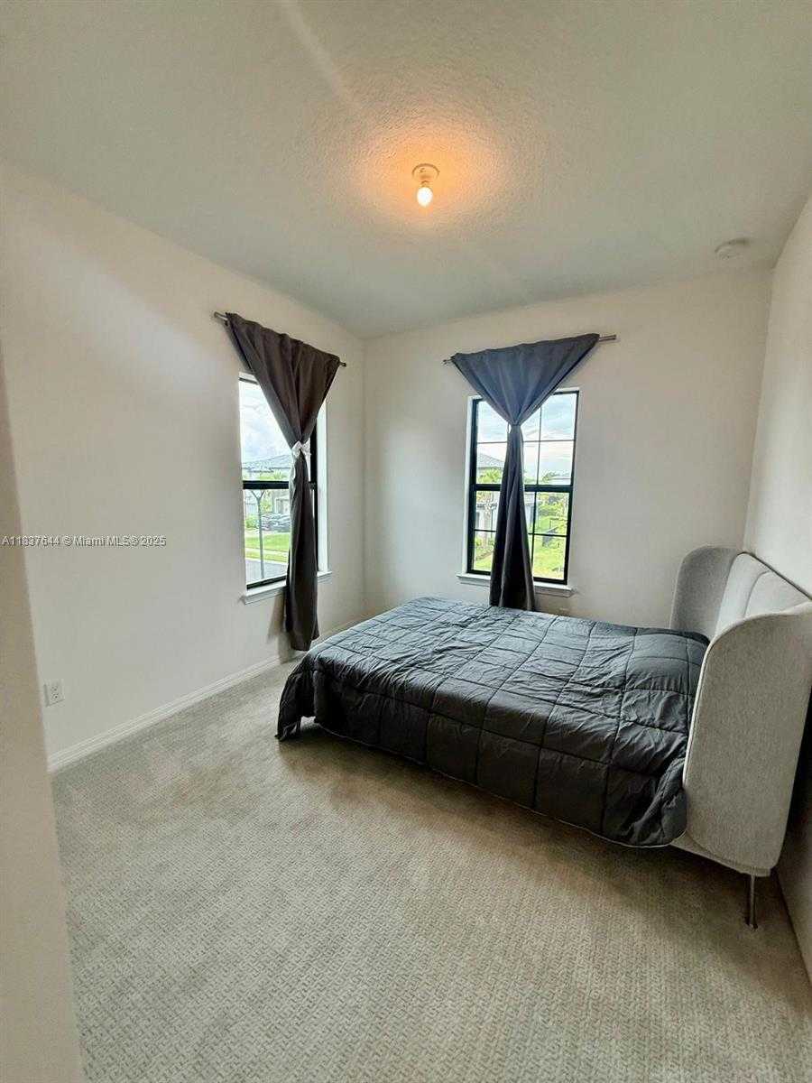 Small Image of 4468 SPRUCE LN, Oakland Park Number 20