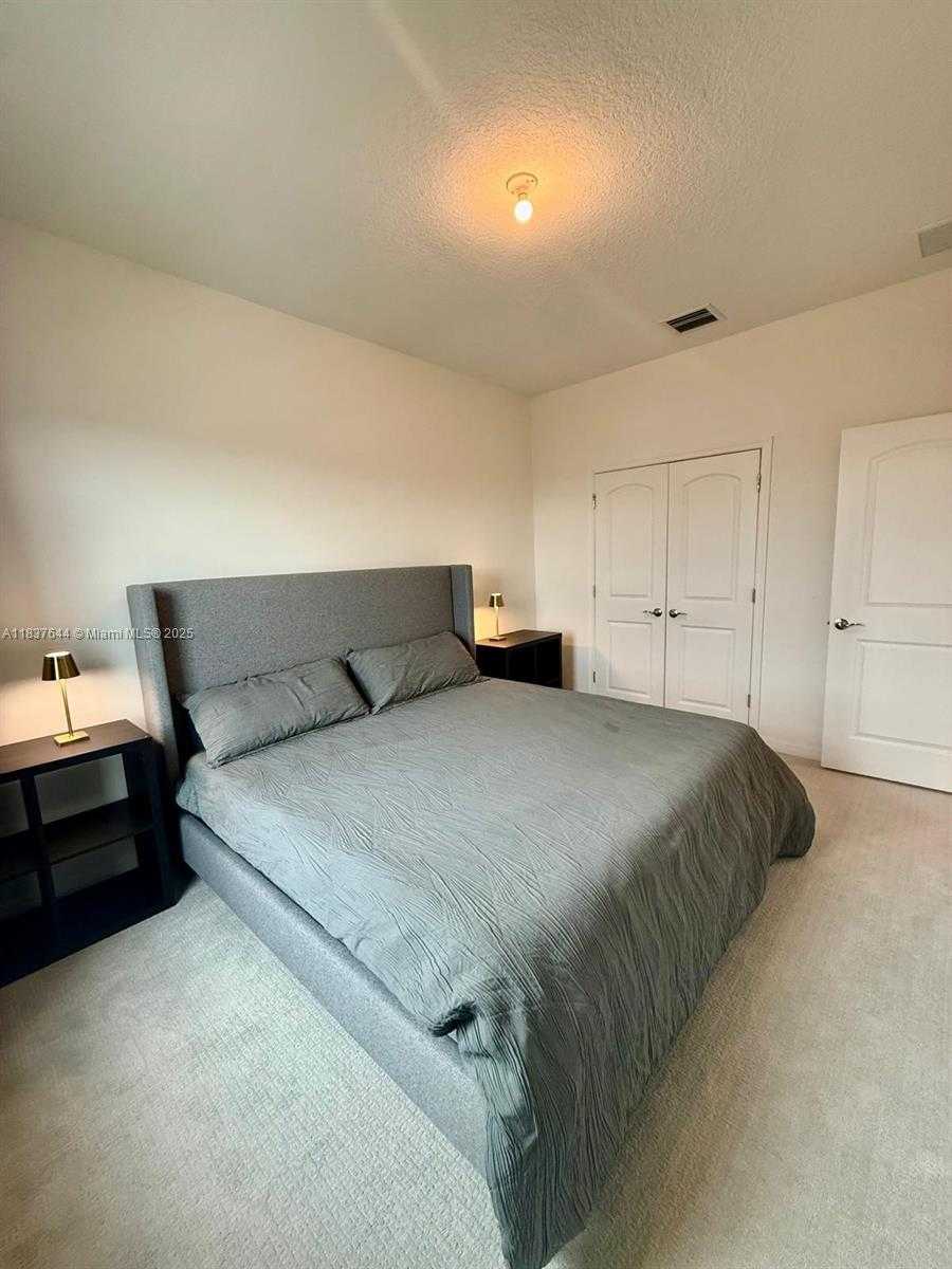 Small Image of 4468 SPRUCE LN, Oakland Park Number 21