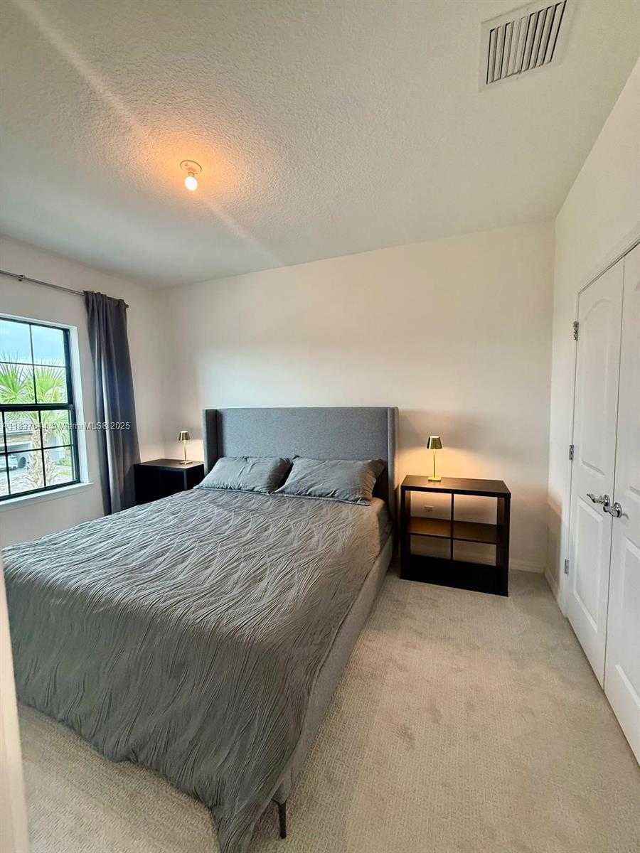 Small Image of 4468 SPRUCE LN, Oakland Park Number 22