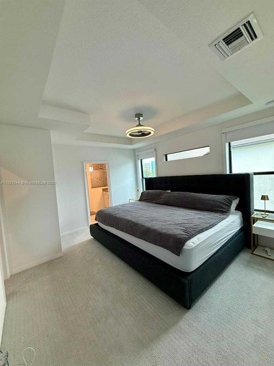 Small Image of 4468 SPRUCE LN, Oakland Park Number 23