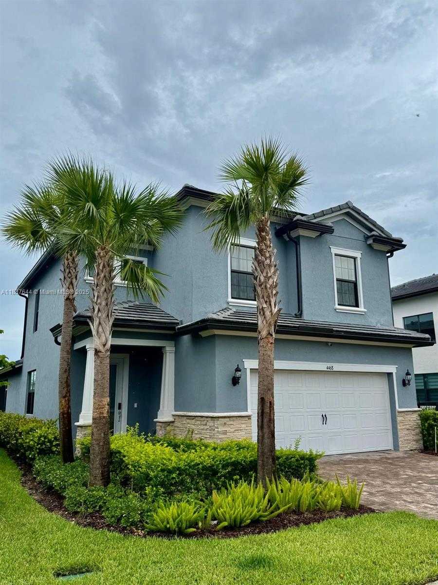 Small Image of 4468 SPRUCE LN, Oakland Park Number 3