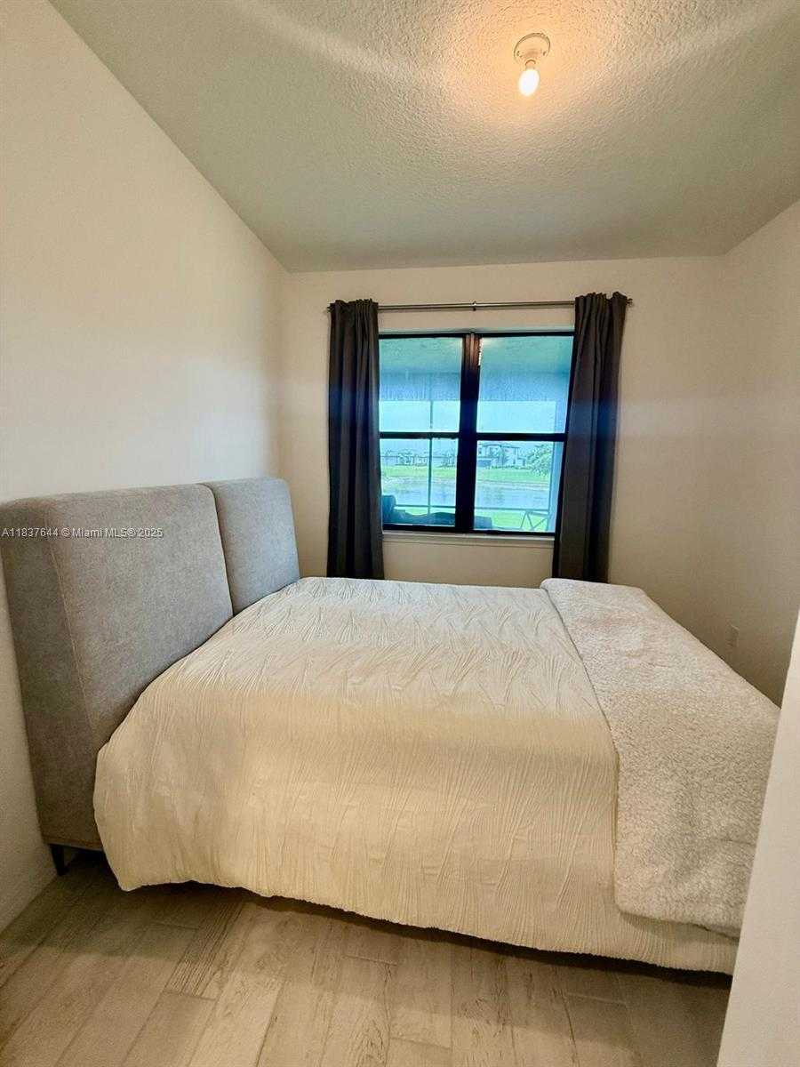 Small Image of 4468 SPRUCE LN, Oakland Park Number 30