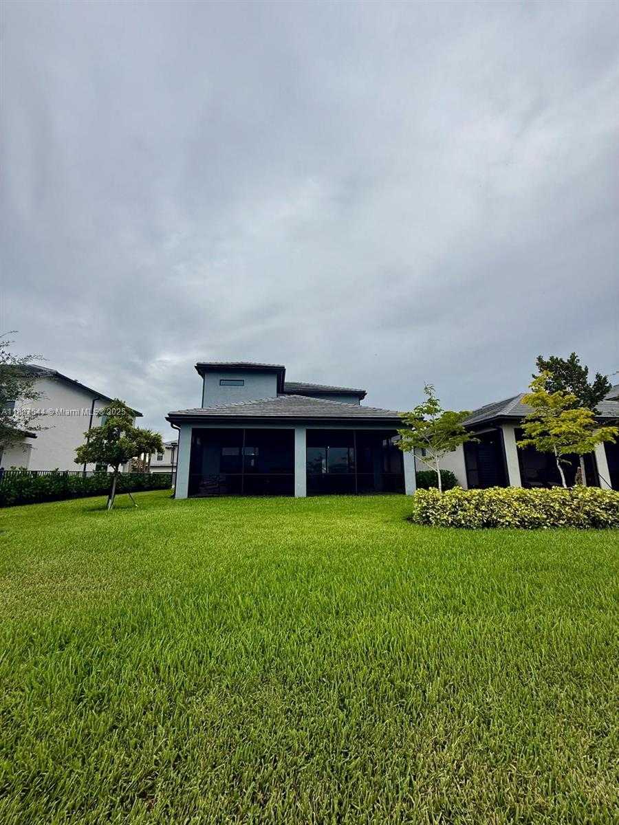 Small Image of 4468 SPRUCE LN, Oakland Park Number 35