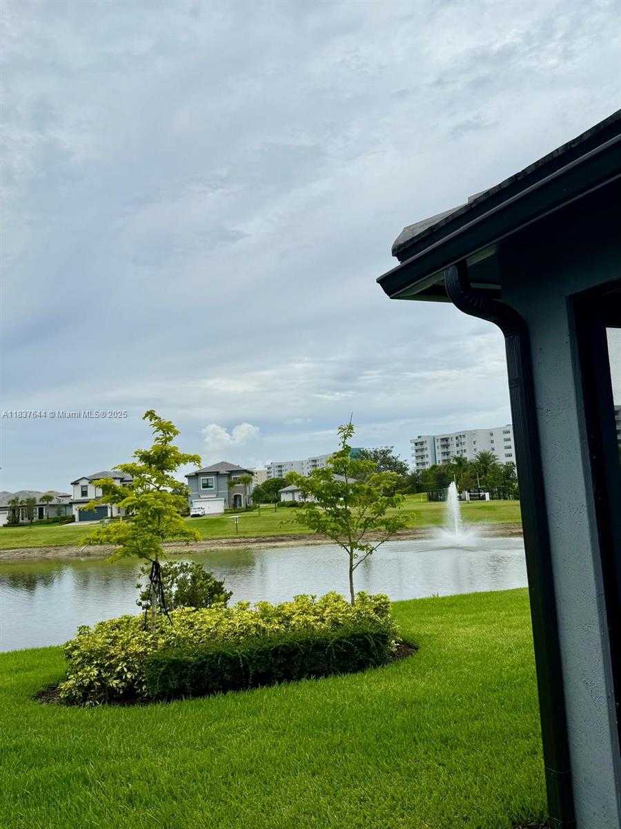 Small Image of 4468 SPRUCE LN, Oakland Park Number 38