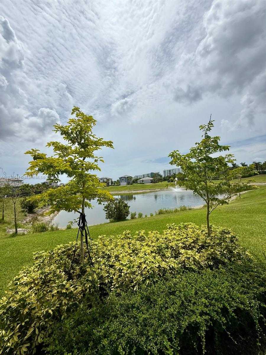Small Image of 4468 SPRUCE LN, Oakland Park Number 39