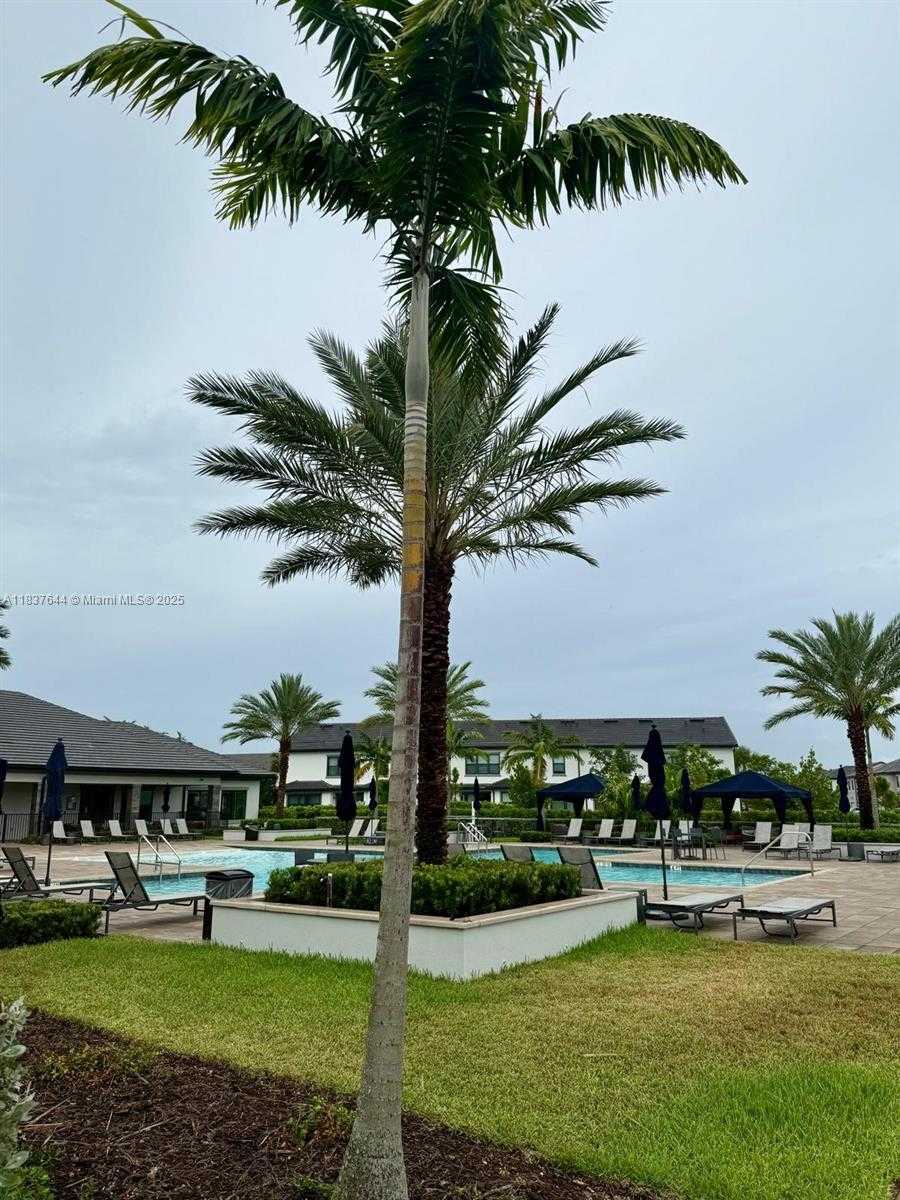 Small Image of 4468 SPRUCE LN, Oakland Park Number 47