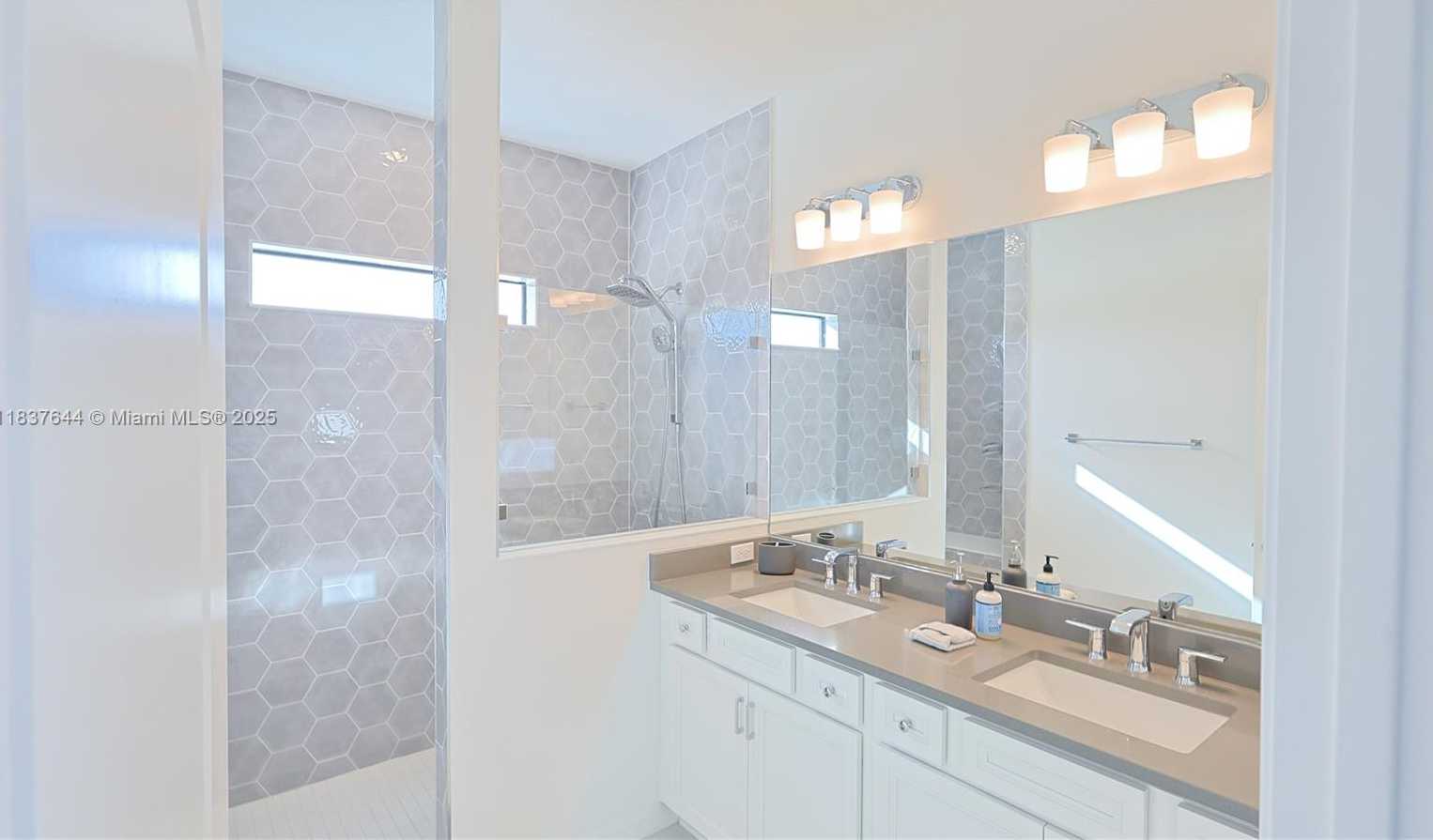 Small Image of 4468 SPRUCE LN, Oakland Park Number 54