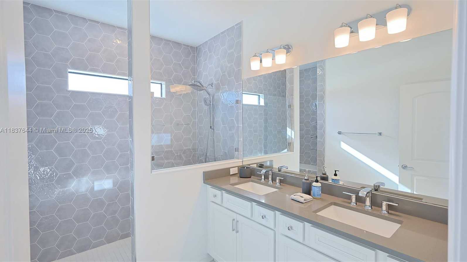 Small Image of 4468 SPRUCE LN, Oakland Park Number 55