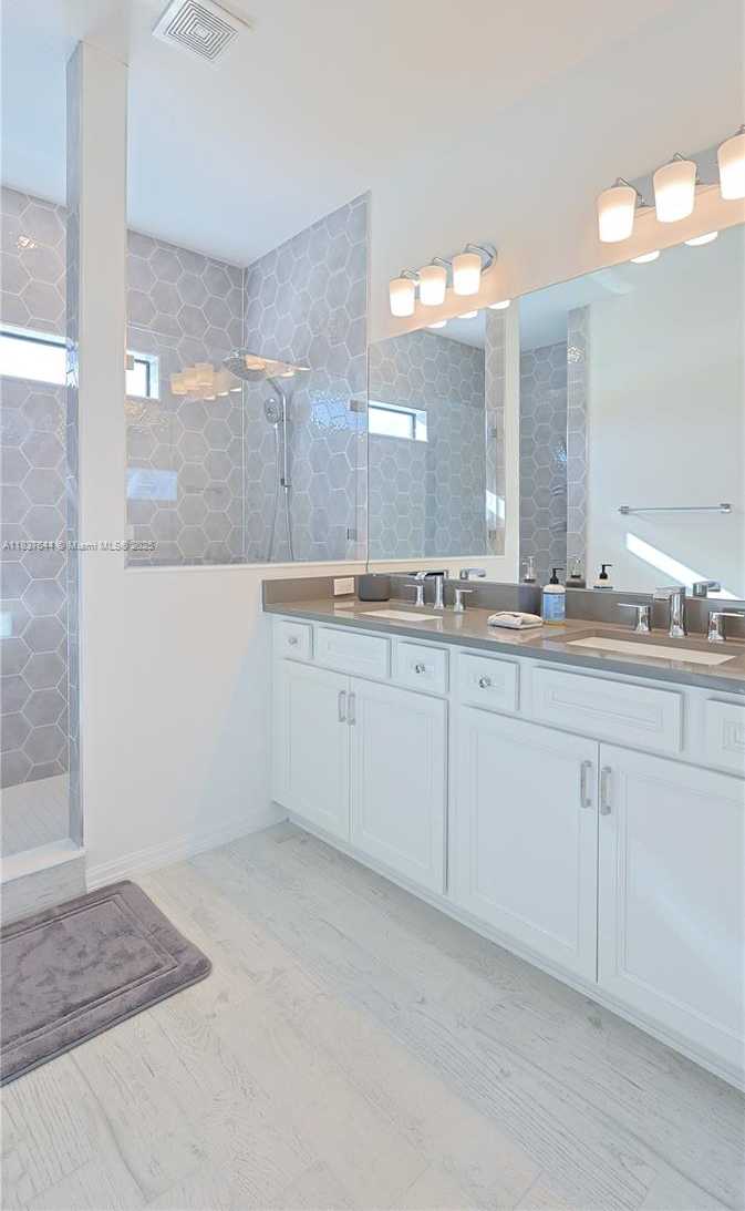 Small Image of 4468 SPRUCE LN, Oakland Park Number 56