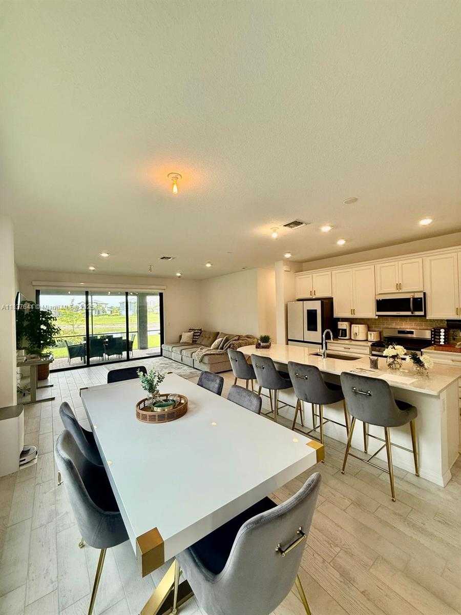 Small Image of 4468 SPRUCE LN, Oakland Park Number 9