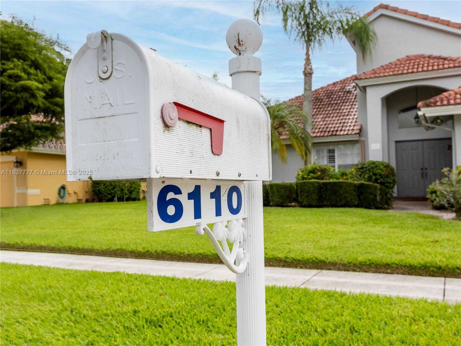 Small Image of 6110 PITCH LN, Boynton Beach Number 2