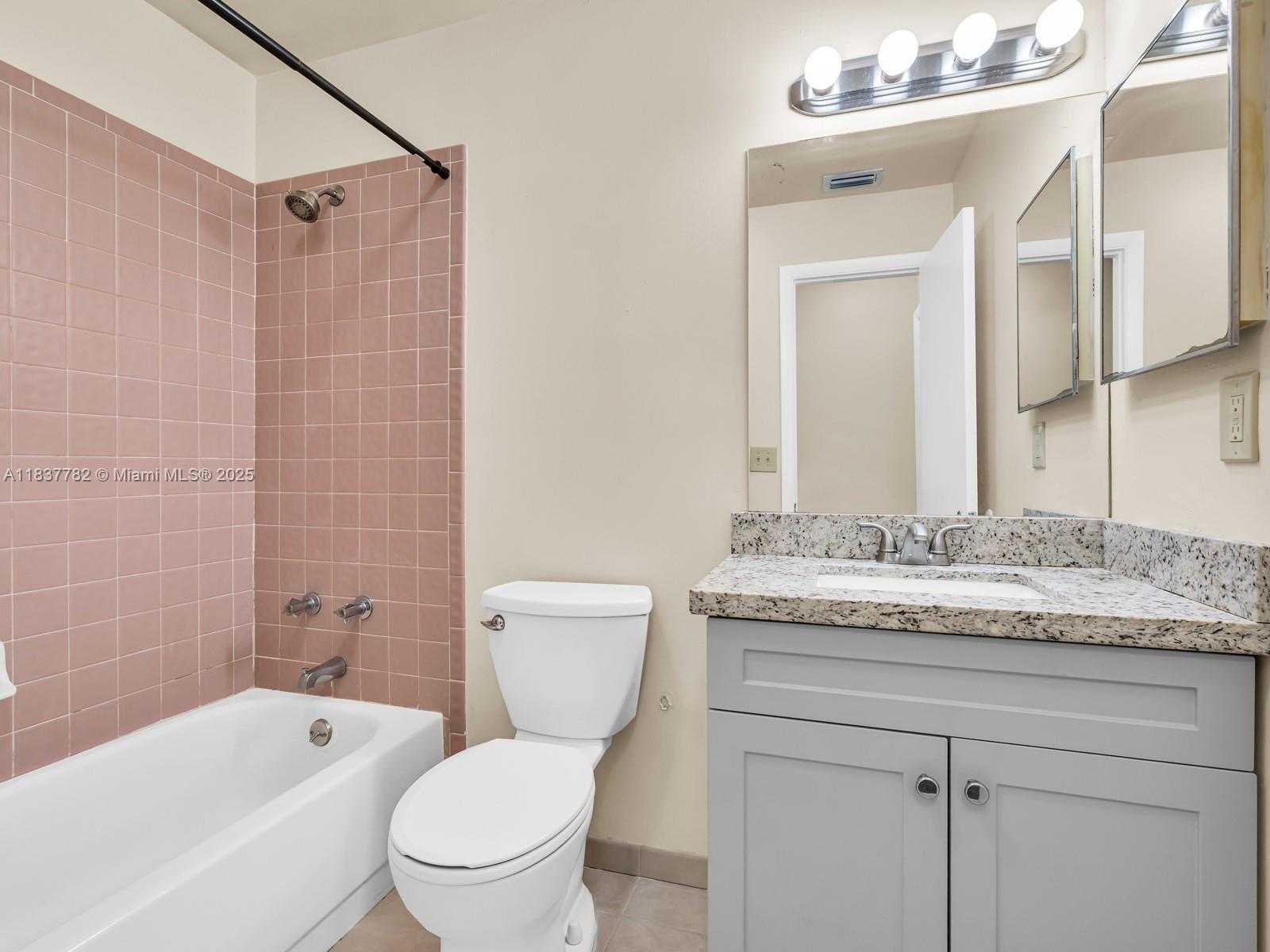 Small Image of 2957 OAK PARK CIR, Davie Number 28